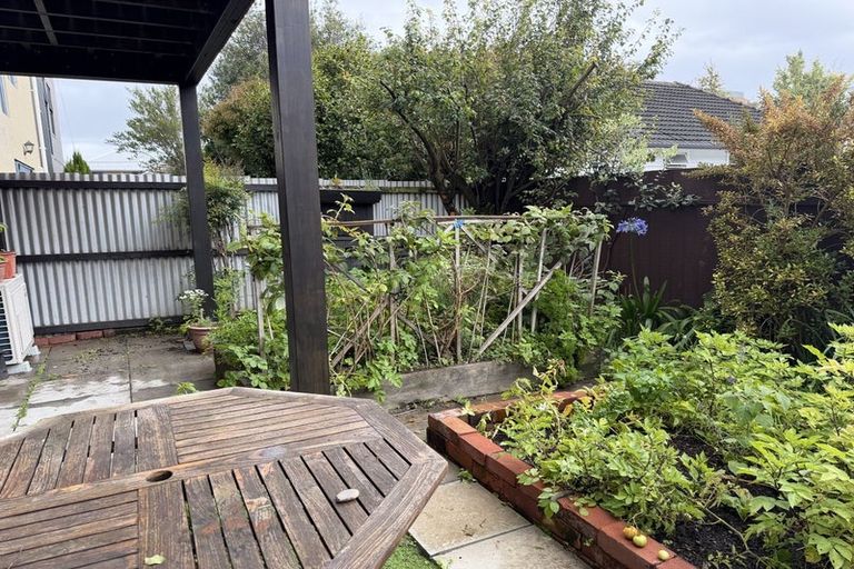 Photo of property in 4/25 Grove Road, Addington, Christchurch, 8024