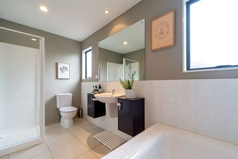 Photo of property in 40a Ngataringa Road, Devonport, Auckland, 0624