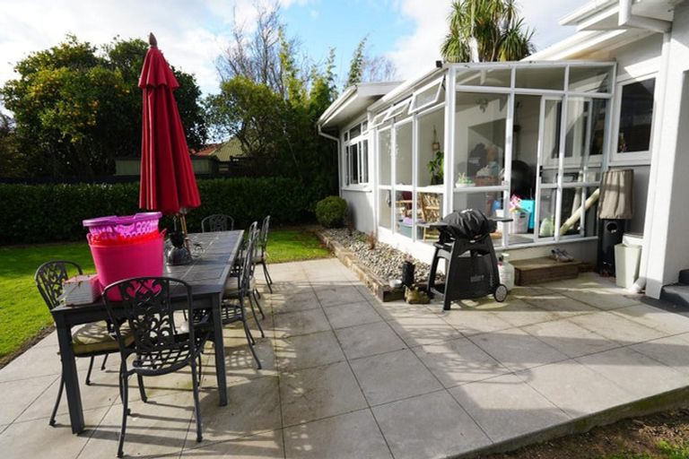 Photo of property in 37 Winston Avenue, Hokowhitu, Palmerston North, 4410