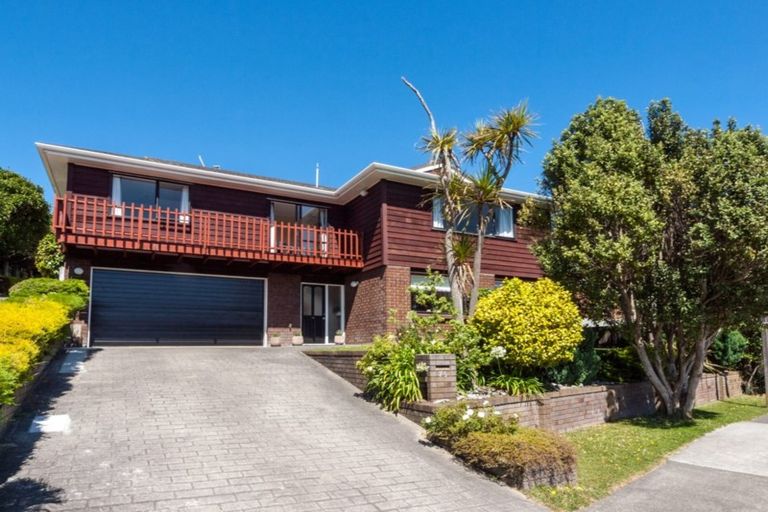 Photo of property in 75 Halswater Drive, Churton Park, Wellington, 6037