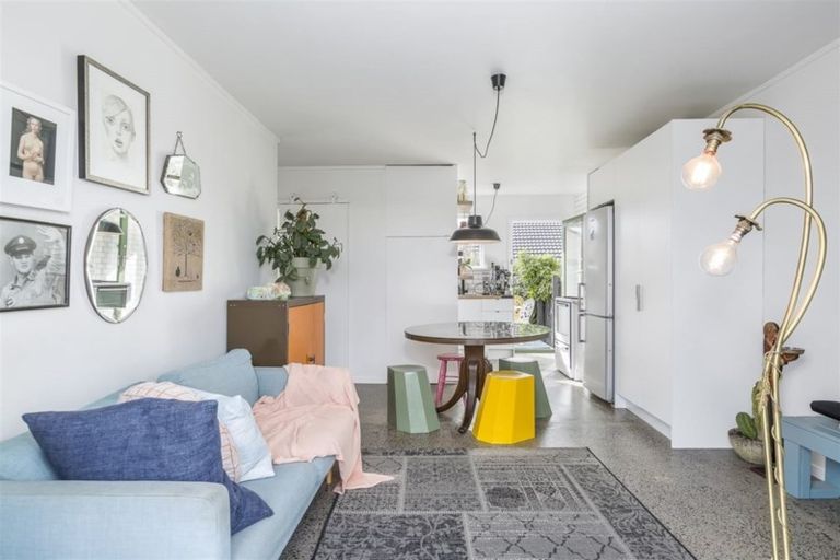 Photo of property in 2/783 Te Atatu Road, Te Atatu Peninsula, Auckland, 0610