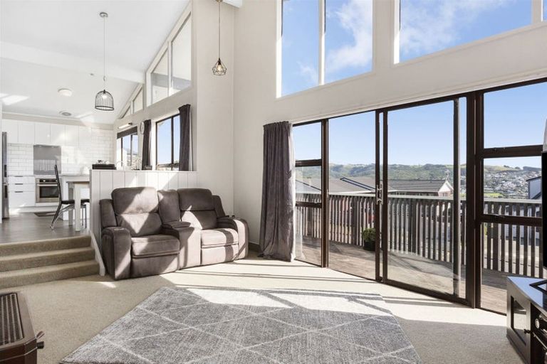 Photo of property in 106 Gloaming Hill, Titahi Bay, Porirua, 5022