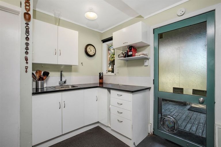 Photo of property in 32 Routley Drive, Glen Eden, Auckland, 0602