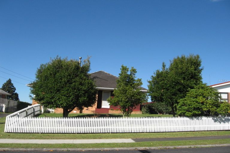 Photo of property in 19 Portadown Avenue, Pakuranga Heights, Auckland, 2010