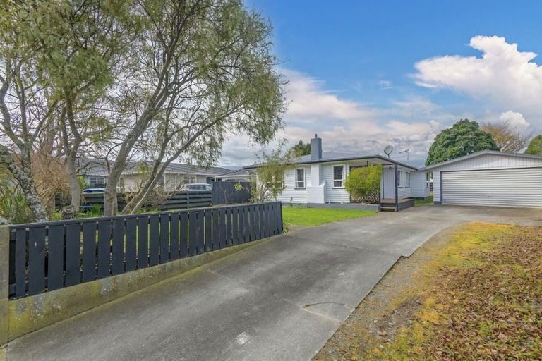 Photo of property in 22 Motuoapa Place, Kelvin Grove, Palmerston North, 4414