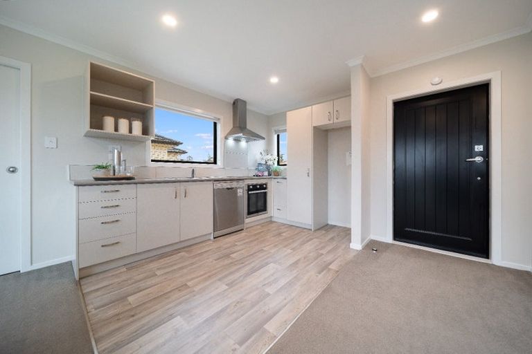 Photo of property in 2/9 Heath Street, Saint Andrews, Hamilton, 3200