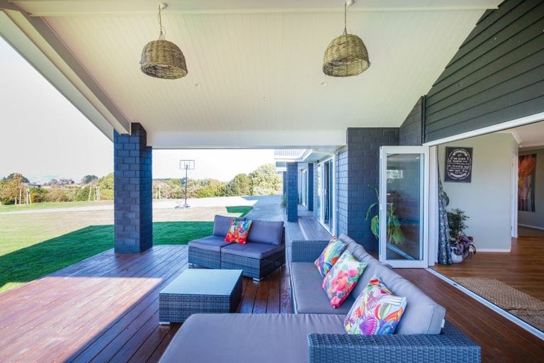 Photo of property in 21 Loveston Lane, Kelvin Grove, Palmerston North, 4470