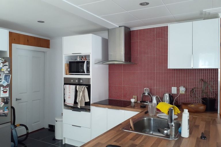 Photo of property in 216 Oriental Parade, Oriental Bay, Wellington, 6011