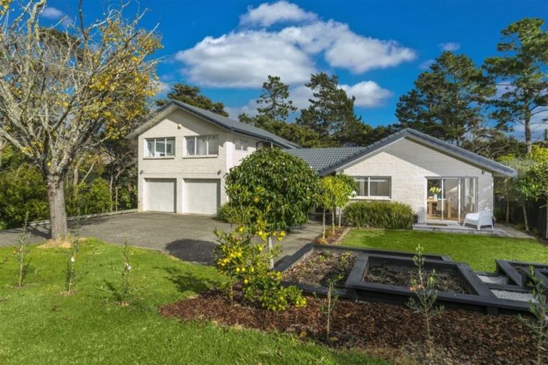 Photo of property in 21 Churchouse Road, Greenhithe, Auckland, 0632
