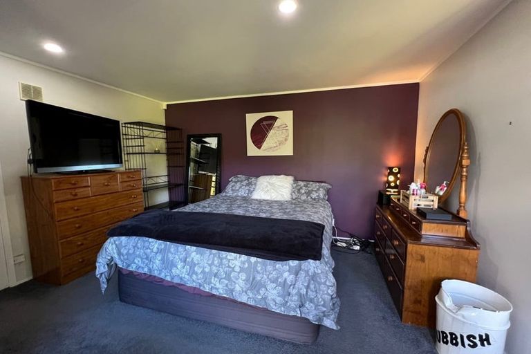 Photo of property in 2/18 Simon Ellice Drive, Bayview, Auckland, 0629