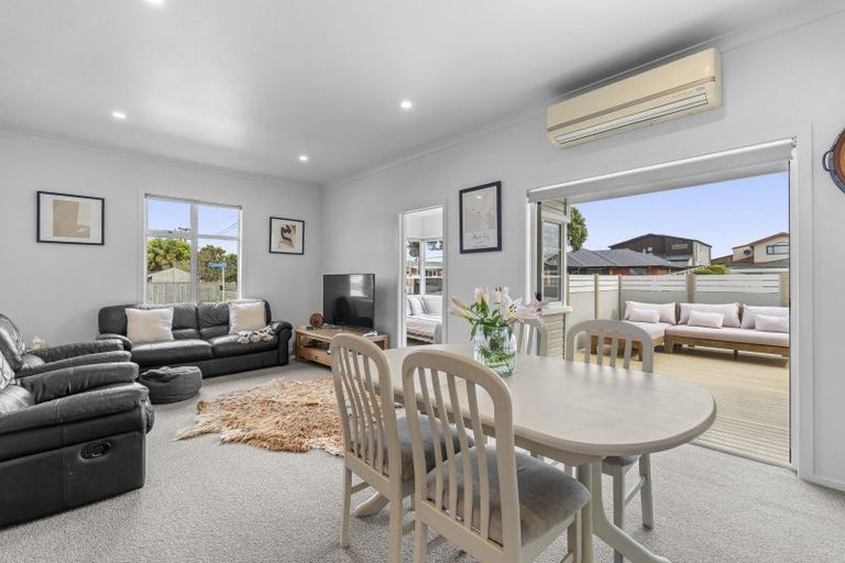 Photo of property in 1 Rainsford Street, Moturoa, New Plymouth, 4310