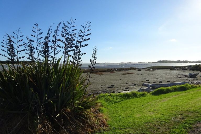 Photo of property in 36 Pratt Avenue, Foxton Beach, Foxton, 4815