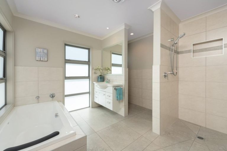 Photo of property in 36 Royal Ascot Drive, Papamoa Beach, Te Puke, 3187