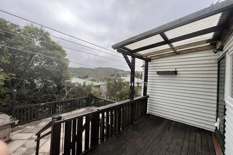 Photo of property in 142 The Ridgeway, Mornington, Wellington, 6021