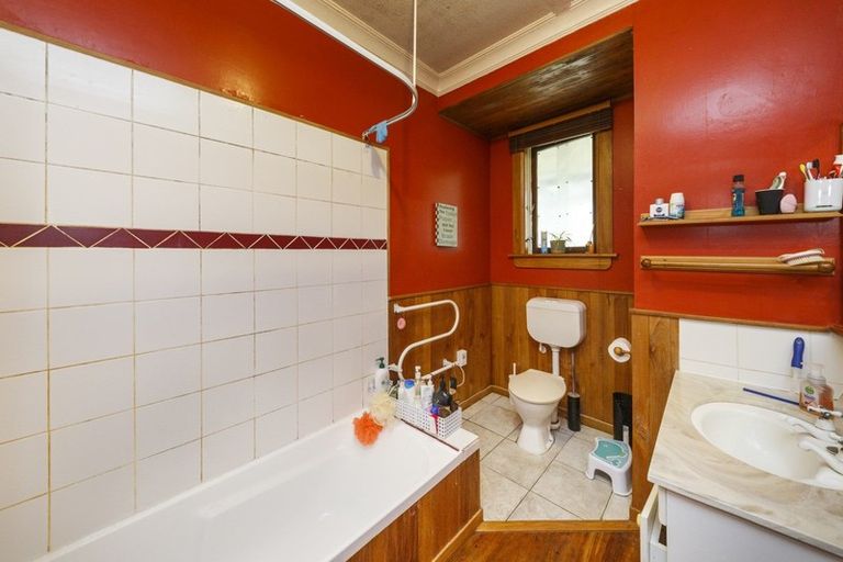 Photo of property in 32 Saint Johns Avenue, Palmerston North, 4414