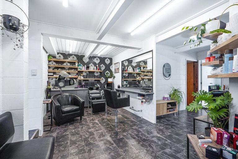 Photo of property in 25a Pohutukawa Drive, Pukete, Hamilton, 3200