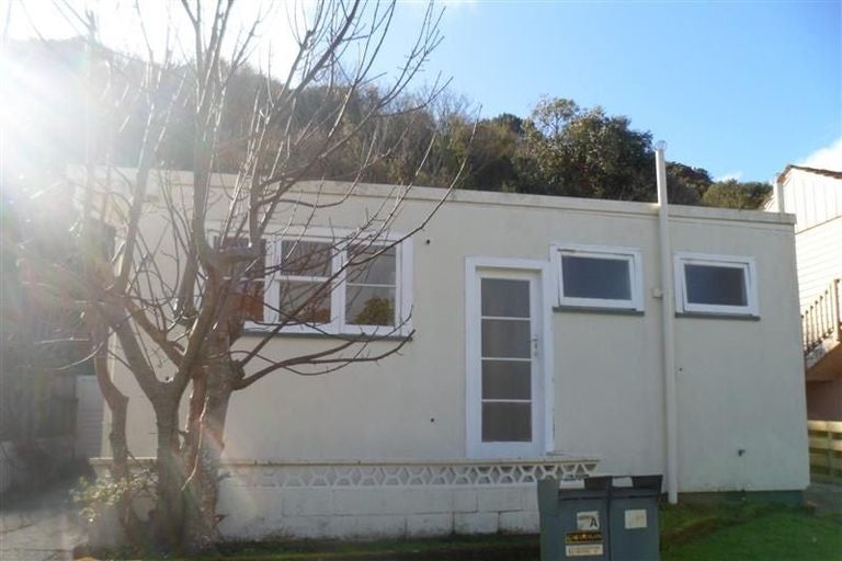 Photo of property in 5 Ranelagh Terrace, Karori, Wellington, 6012