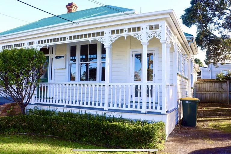 Photo of property in 34 Mozeley Avenue, Devonport, Auckland, 0624