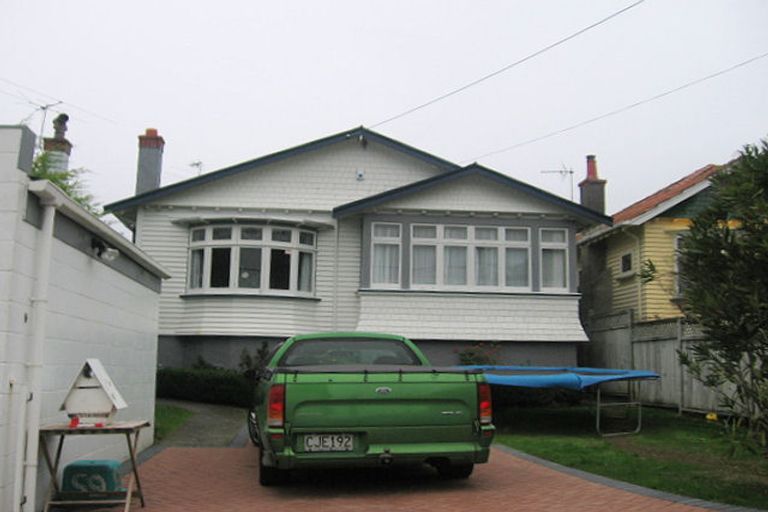 Photo of property in 65 Creswick Terrace, Northland, Wellington, 6012