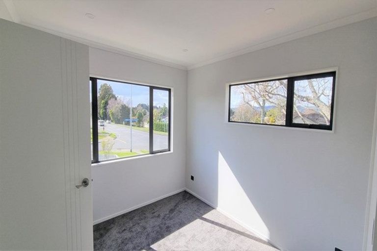 Photo of property in 425f Great South Road, Opaheke, Papakura, 2113