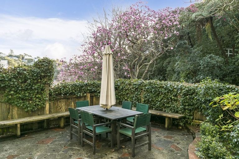 Photo of property in 15 Lower North Terrace, Kelburn, Wellington, 6012