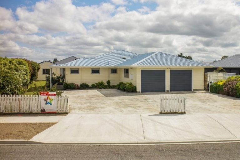 Photo of property in 90 Solway Crescent, Solway, Masterton, 5810
