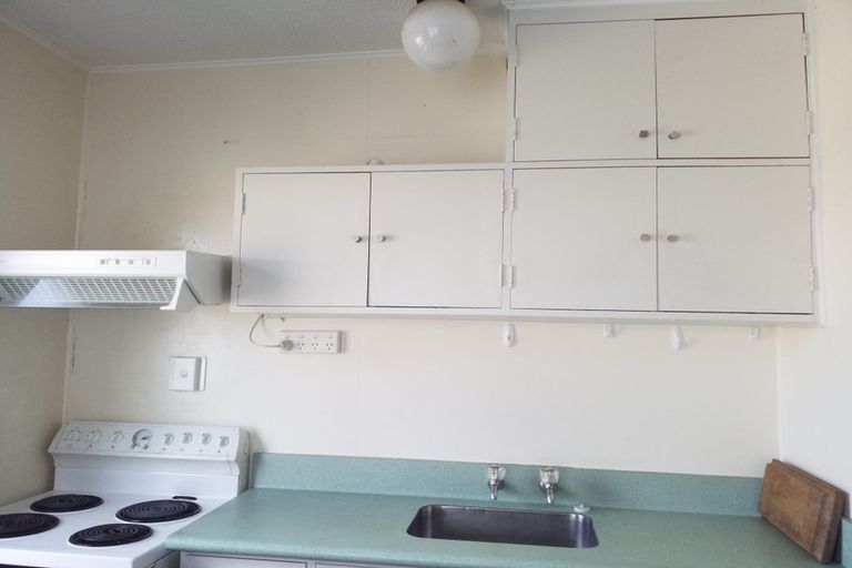 Photo of property in Churchill Flats, 213 The Terrace, Wellington Central, Wellington, 6011