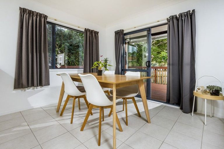 Photo of property in 1/6 Wykeham Place, Glenfield, Auckland, 0629