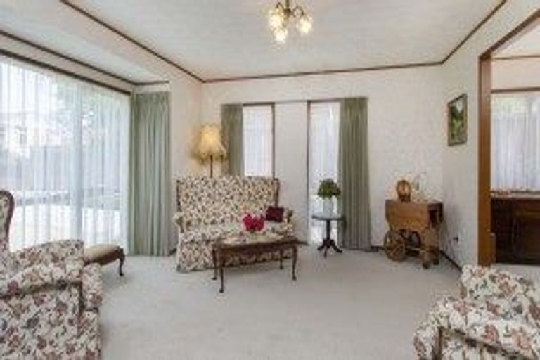 Photo of property in 25 Beechdale Crescent, Pakuranga Heights, Auckland, 2010