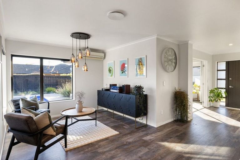 Photo of property in 28 Madison Street, Cambridge, 3434