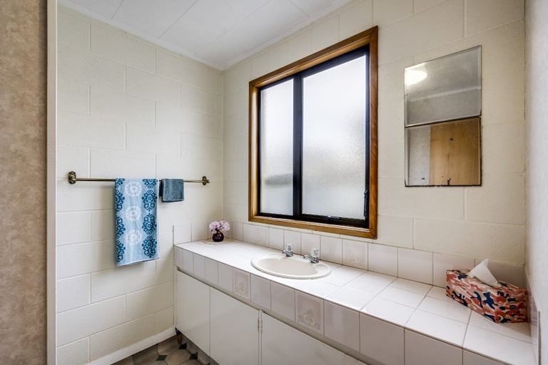 Photo of property in 2/64 Avondale Road, Taradale, Napier, 4112