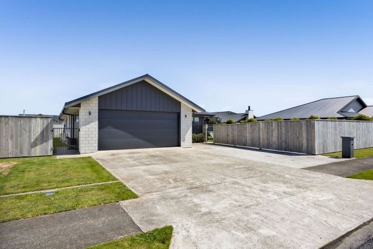 Photo of property in 35 County Drive, Hawera, 4610