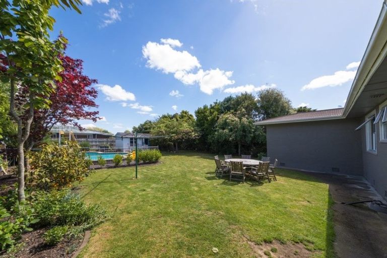 Photo of property in 11 Dorset Crescent, Hokowhitu, Palmerston North, 4410