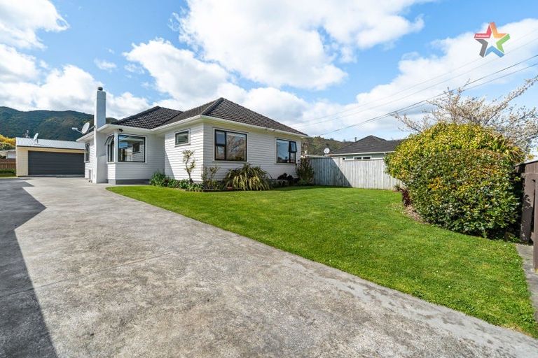 Photo of property in 4 Roberts Street, Wainuiomata, Lower Hutt, 5014
