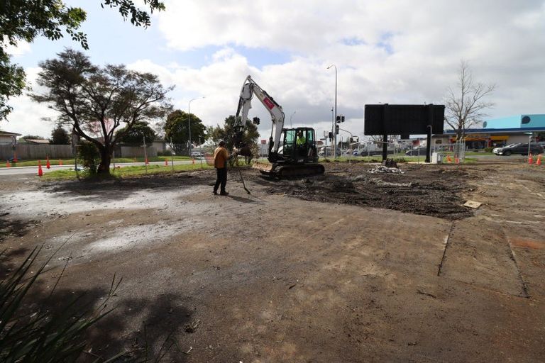 Photo of property in 320 Lincoln Road, Henderson, Auckland, 0610