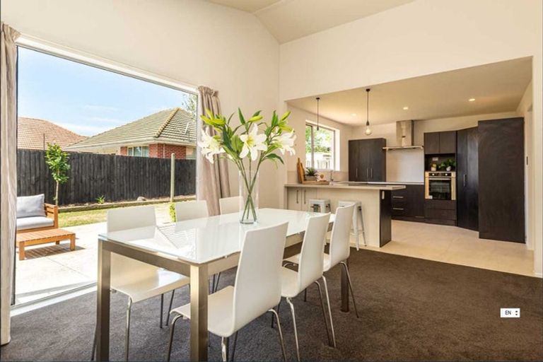 Photo of property in 32 Ambleside Drive, Burnside, Christchurch, 8053