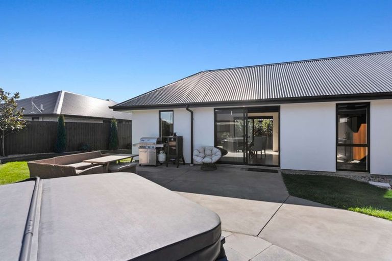 Photo of property in 15 Evelyn Crescent, Marshland, Christchurch, 8083