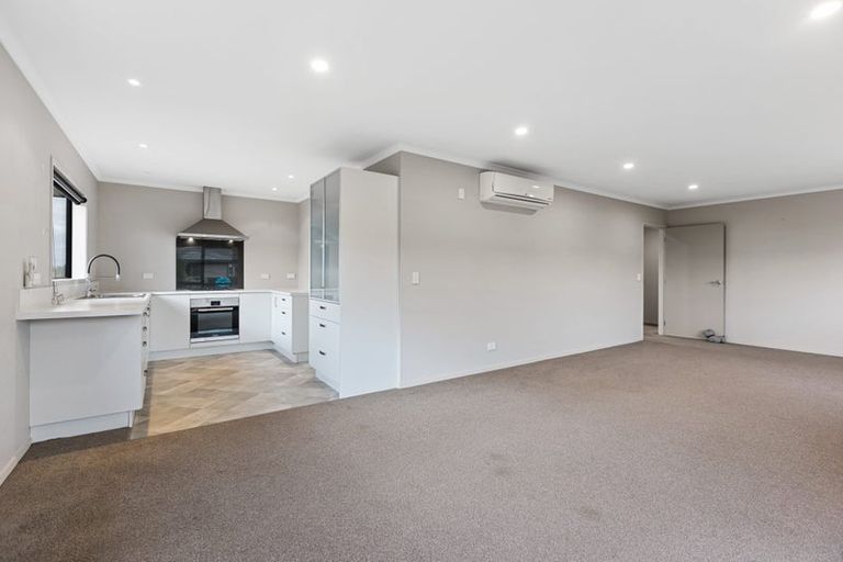 Photo of property in 21b Heta Road, Highlands Park, New Plymouth, 4312