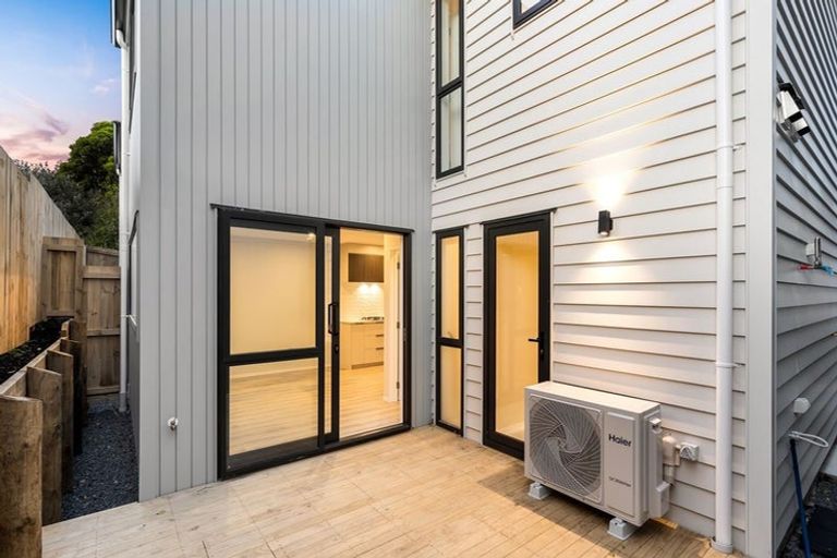 Photo of property in 2/33 Buscomb Avenue, Henderson, Auckland, 0610