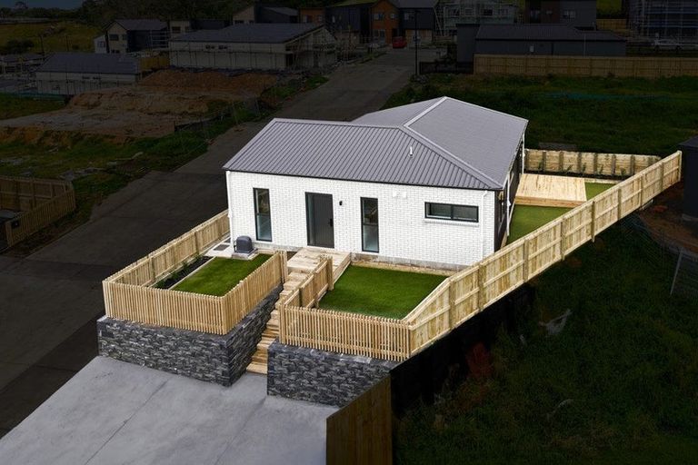 Photo of property in 7 Harakeke Lane, Orewa, 0931