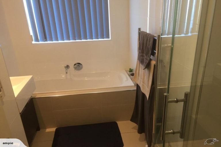 Photo of property in 17 Ohau Court, Fairview Heights, Auckland, 0632