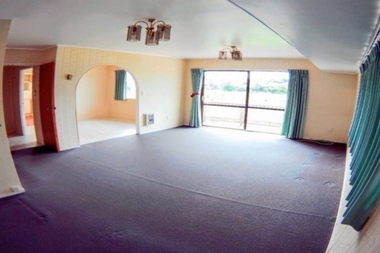 Photo of property in 2/52 Galloway Crescent, Farm Cove, Auckland, 2012