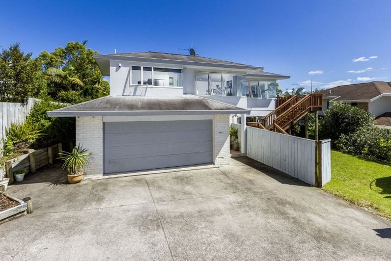 Photo of property in 2/133 Carlisle Road, Northcross, Auckland, 0632