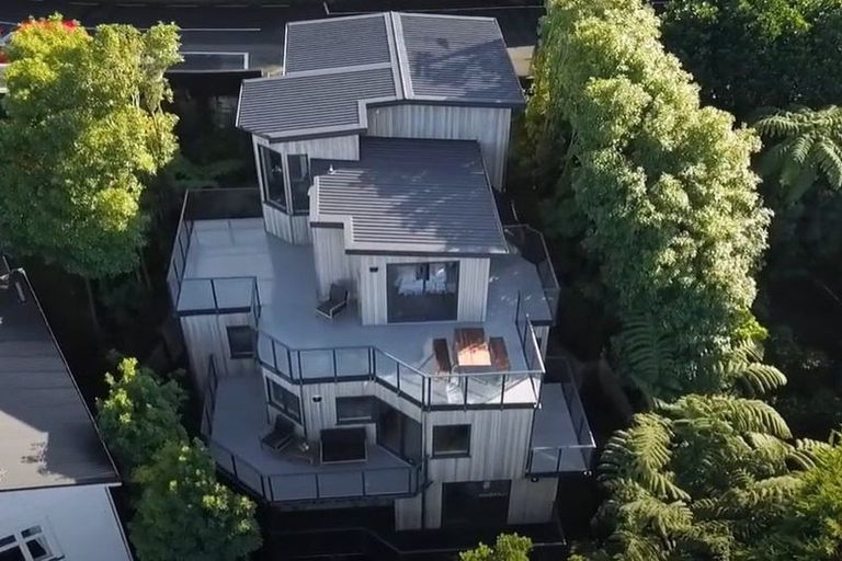 Photo of property in 149 Kelburn Parade, Kelburn, Wellington, 6012