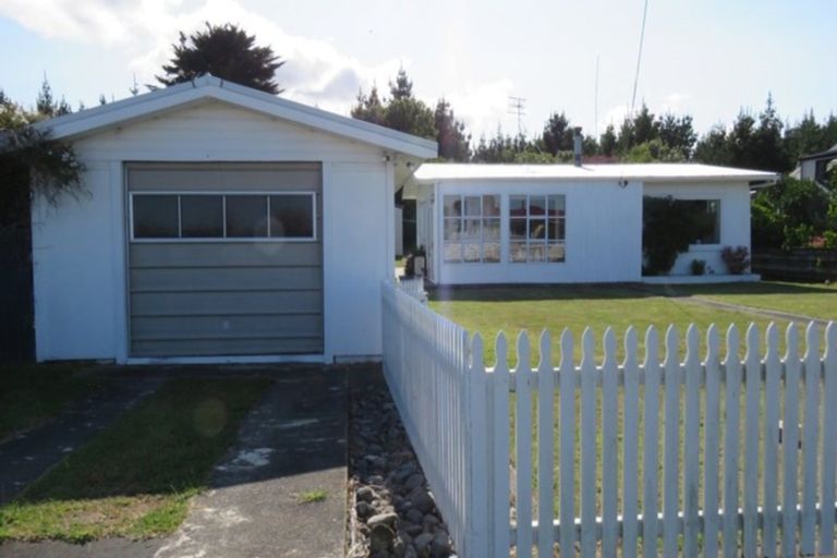 Photo of property in 15 Ferry Street, Foxton Beach, Foxton, 4815
