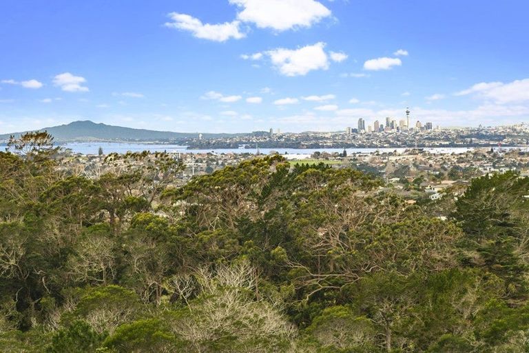 Photo of property in 156 Candia Road, Henderson Valley, Auckland, 0614