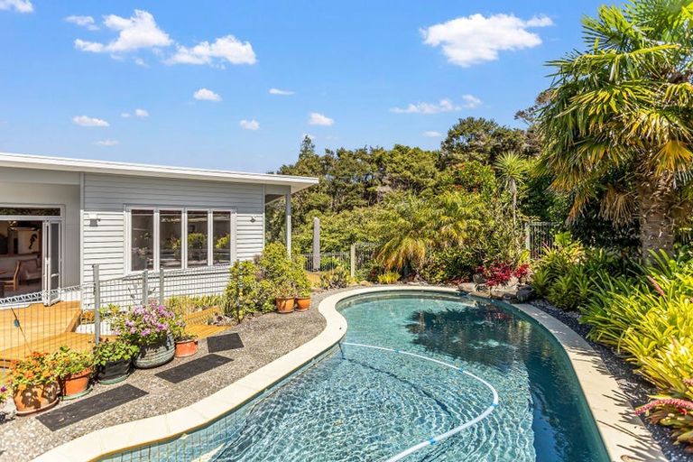 Photo of property in 93 Tarapatiki Drive, Whitianga, 3510
