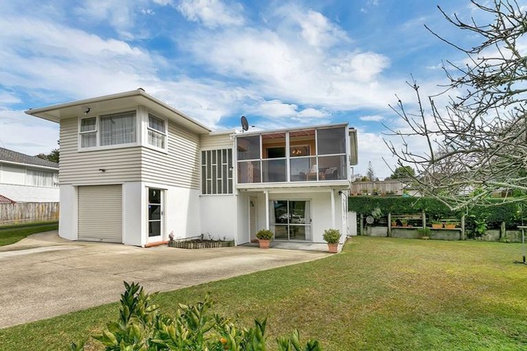 Photo of property in 21 Battle Place, Glenfield, Auckland, 0629