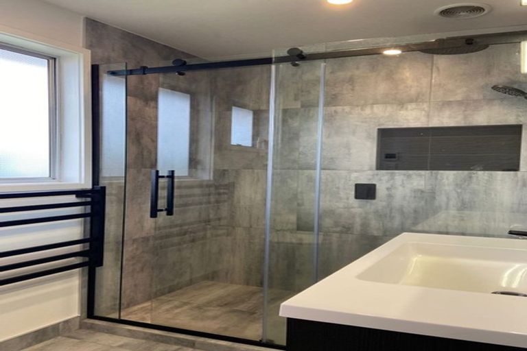 Photo of property in 10 Pipitea Place, Massey, Auckland, 0614