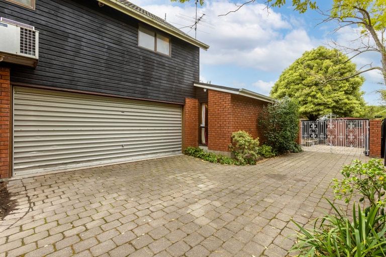 Photo of property in 270 Memorial Avenue, Burnside, Christchurch, 8053